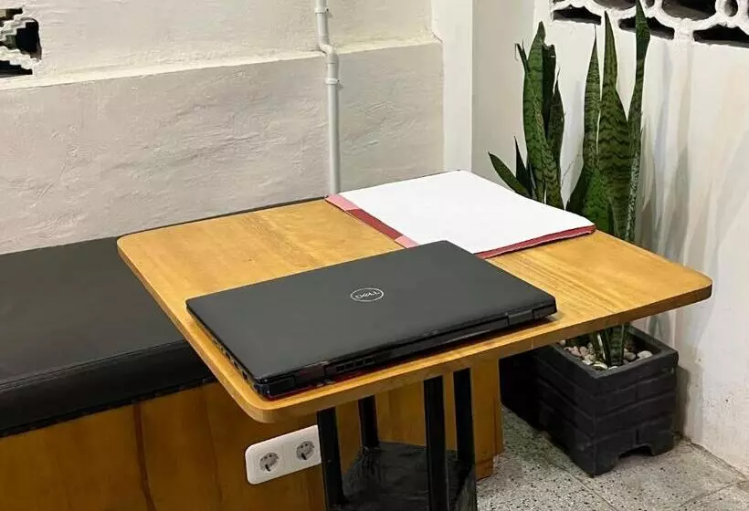 Hotelli Oyo 93074 Wisma Aliyah