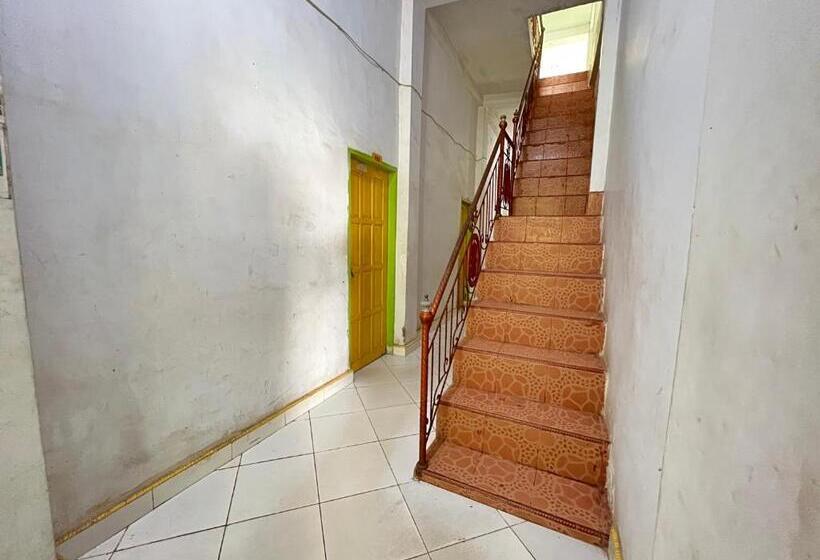 בית מלון כפרי Oyo 93074 Wisma Aliyah