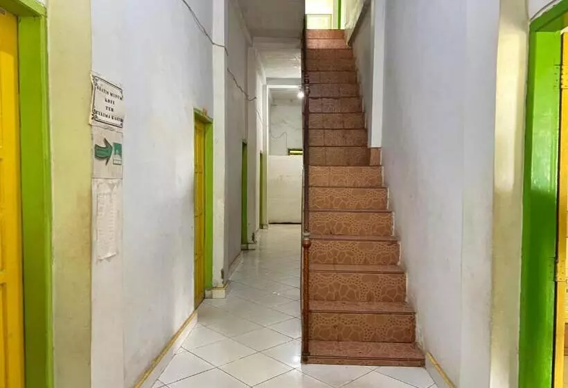 Hotelli Oyo 93074 Wisma Aliyah