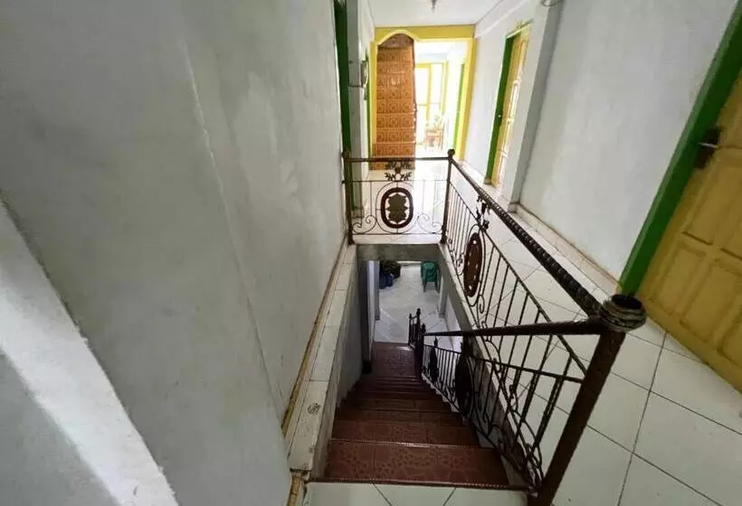 Hotelli Oyo 93074 Wisma Aliyah