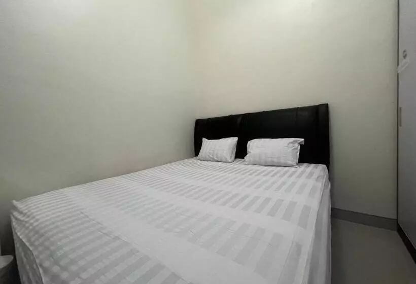 Hotelli Oyo 93074 Wisma Aliyah