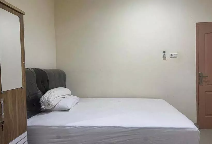 Hotelli Oyo 93074 Wisma Aliyah