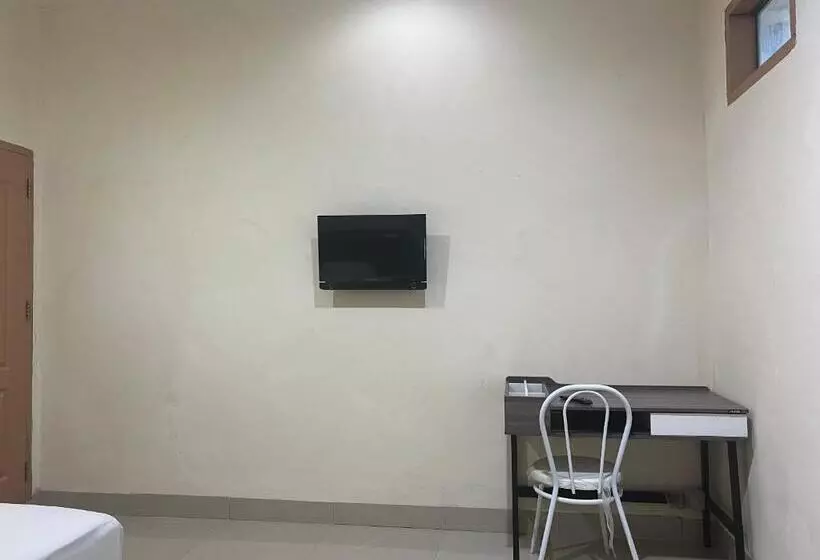 Hotelli Oyo 93074 Wisma Aliyah