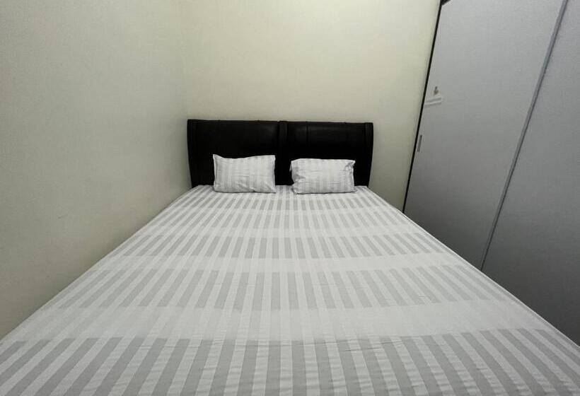 בית מלון כפרי Oyo 93074 Wisma Aliyah