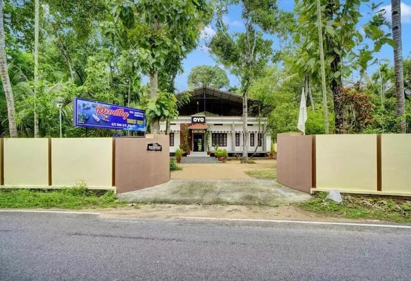ホテル O Revathy Tourist Home