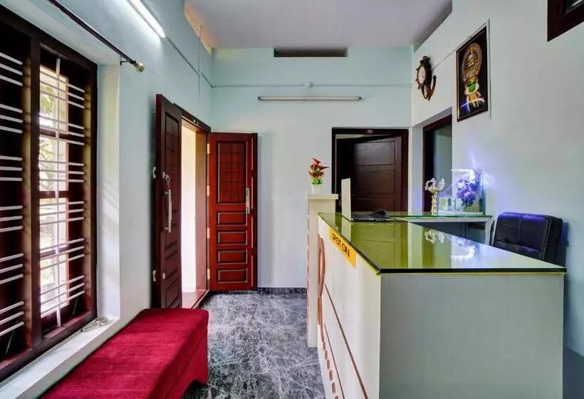 ホテル O Revathy Tourist Home