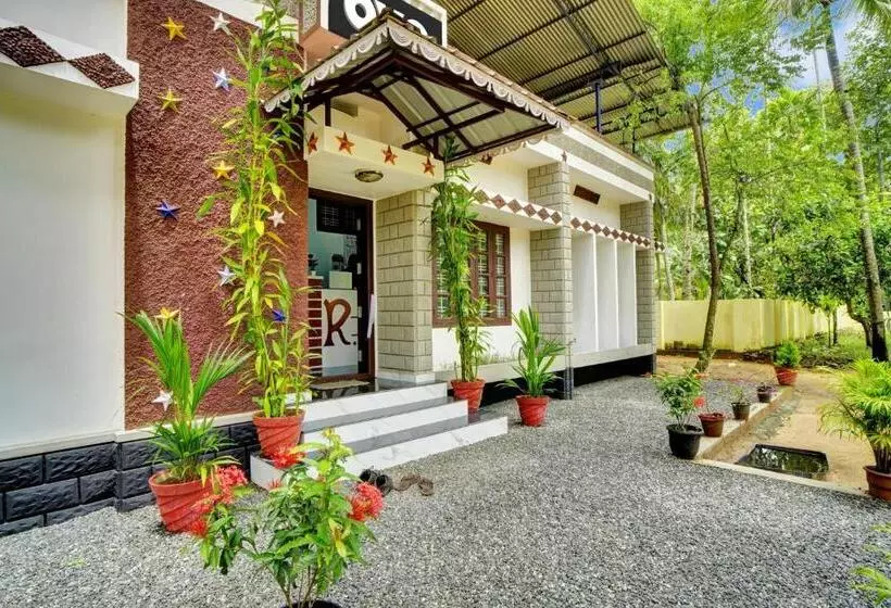 ホテル O Revathy Tourist Home