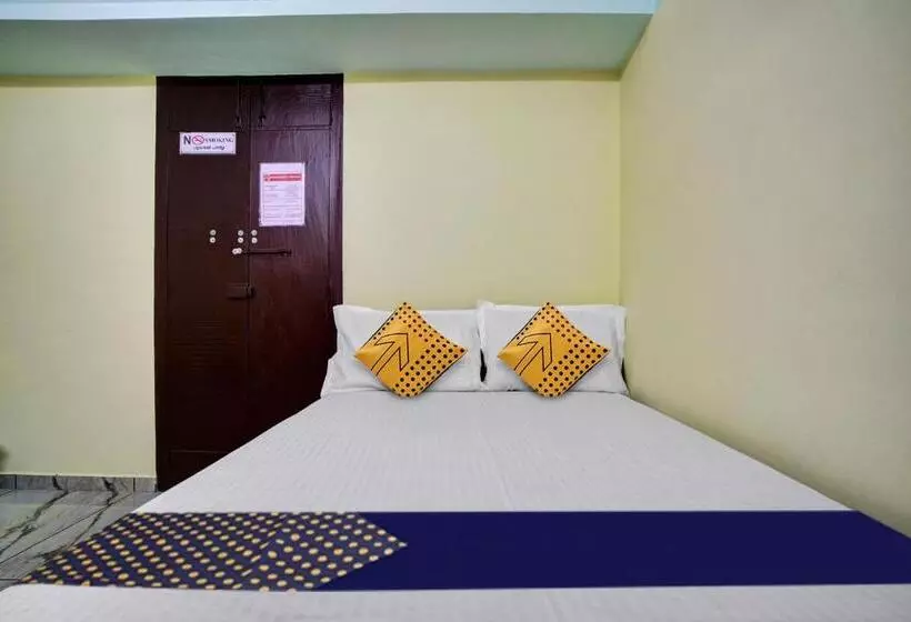 ホテル O Revathy Tourist Home