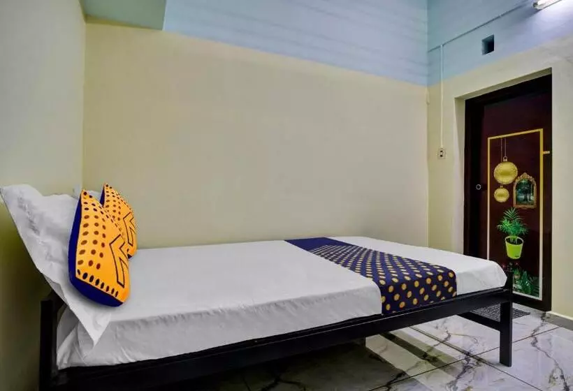 ホテル O Revathy Tourist Home