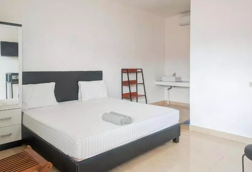 هتل Urbanview Ava Guest House Goa Gong