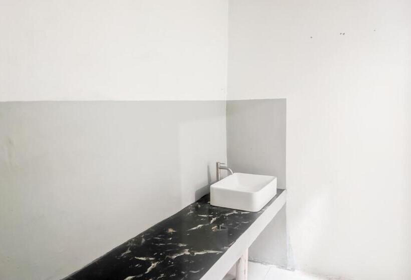 Отель Urbanview Ava Guest House Goa Gong