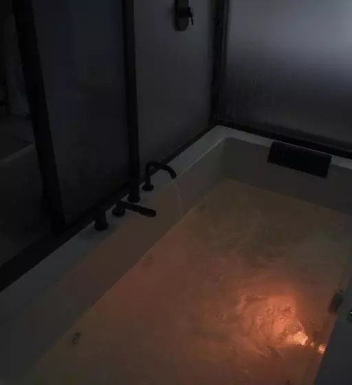 ペンション Dislocati Bnb   Jacuzzi Privata   Cucina   Tv60   Minimal Luxury