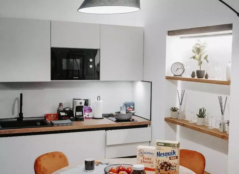 ペンション Dislocati Bnb   Jacuzzi Privata   Cucina   Tv60   Minimal Luxury