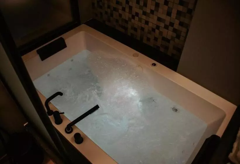 ペンション Dislocati Bnb   Jacuzzi Privata   Cucina   Tv60   Minimal Luxury