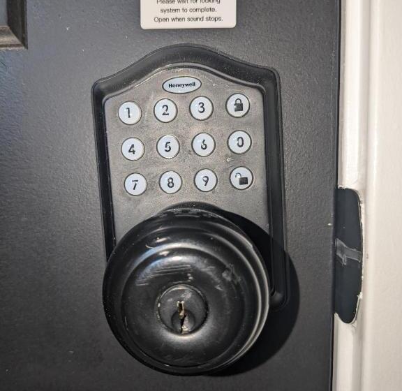 פנסיון Lakewoods Urban Suite