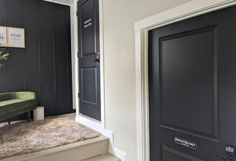 פנסיון Lakewoods Urban Suite