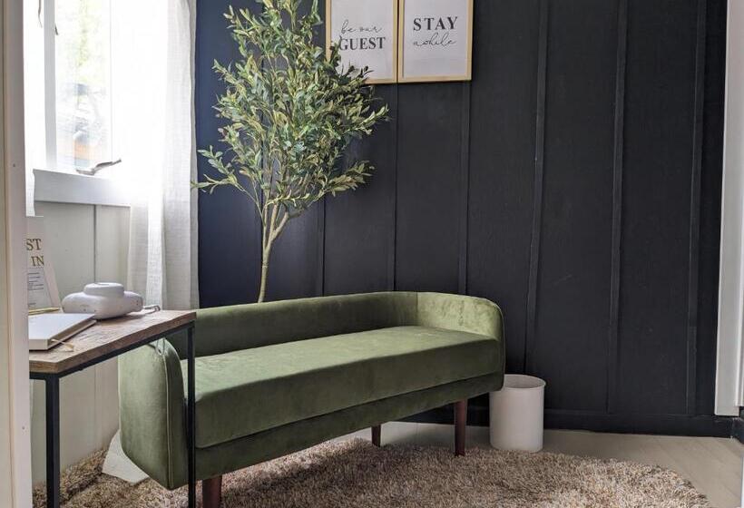 פנסיון Lakewoods Urban Suite