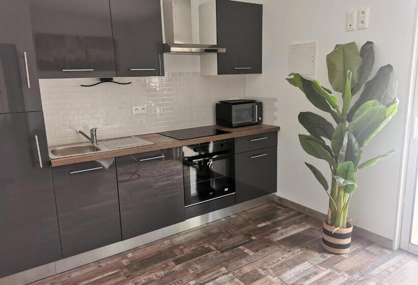 ペンション Logement Cosy Avec Piscine Et Jacuzzi Privatifs 4 étoiles