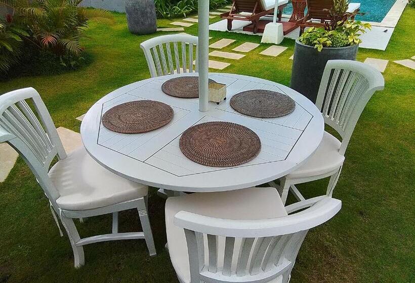 Пансион Piramida S White Villa S Bali