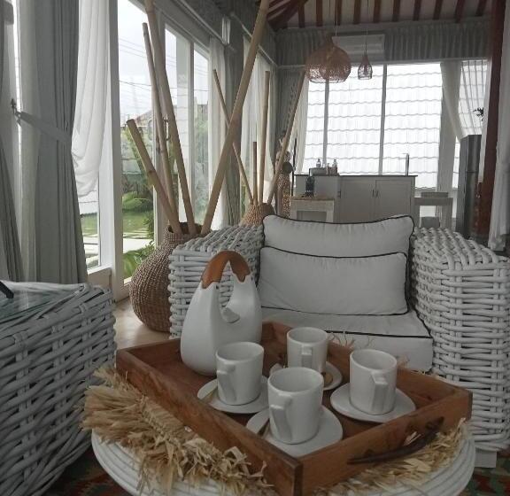 Пансион Piramida S White Villa S Bali