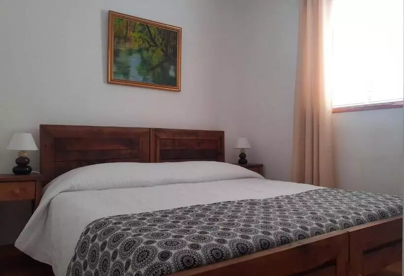 پانسیون Room In Lodge   Valparaluz House, 2 People, Private Bathroom No1641