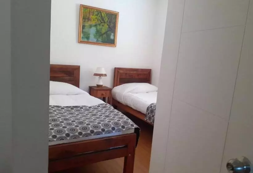 پانسیون Room In Lodge   Valparaluz House, 2 People, Private Bathroom No1641
