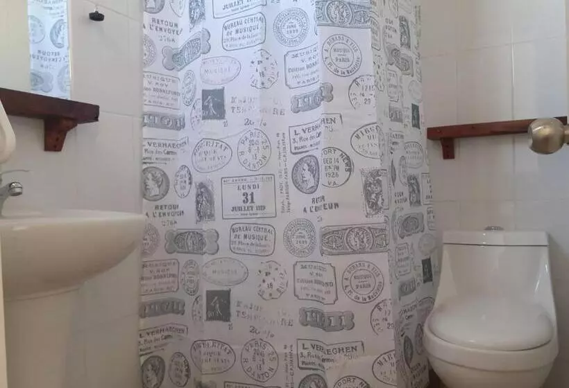 پانسیون Room In Lodge   Valparaluz House, 2 People, Private Bathroom No1641
