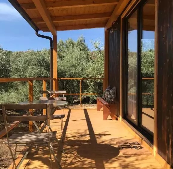 تختخواب و صبحانه Aprisa Garden