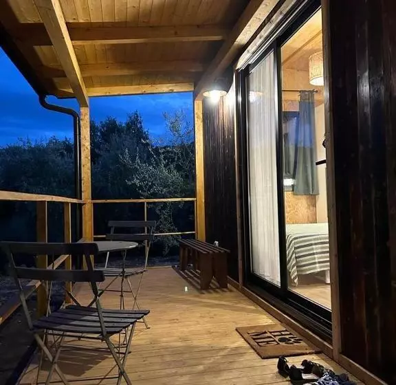 تختخواب و صبحانه Aprisa Garden