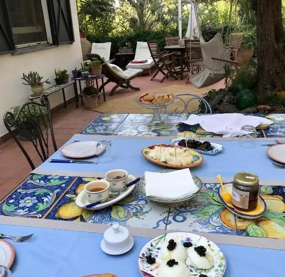 تختخواب و صبحانه Aprisa Garden