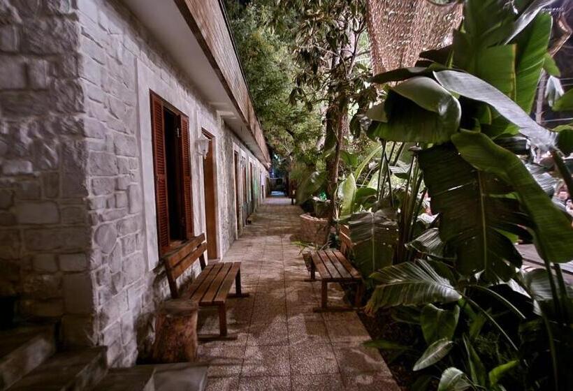 مبيت وإفطار Otel Barry