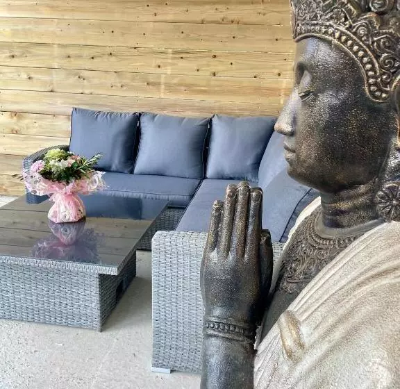 ベッドアンドブレックファースト Chambre D Hôtes La Mandala