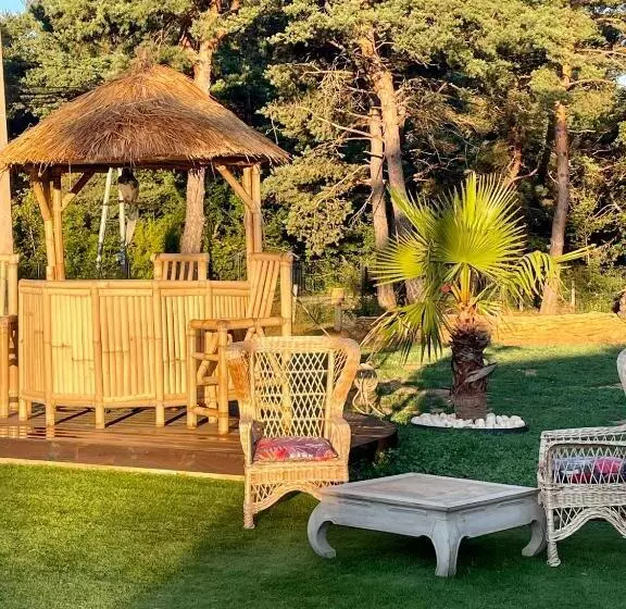 ベッドアンドブレックファースト Chambre D Hôtes La Mandala