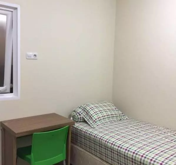 Hotelli Oyo Life 92779 Kost Arjuna