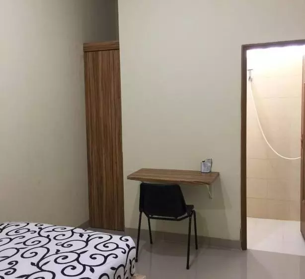 Hotelli Oyo Life 92779 Kost Arjuna