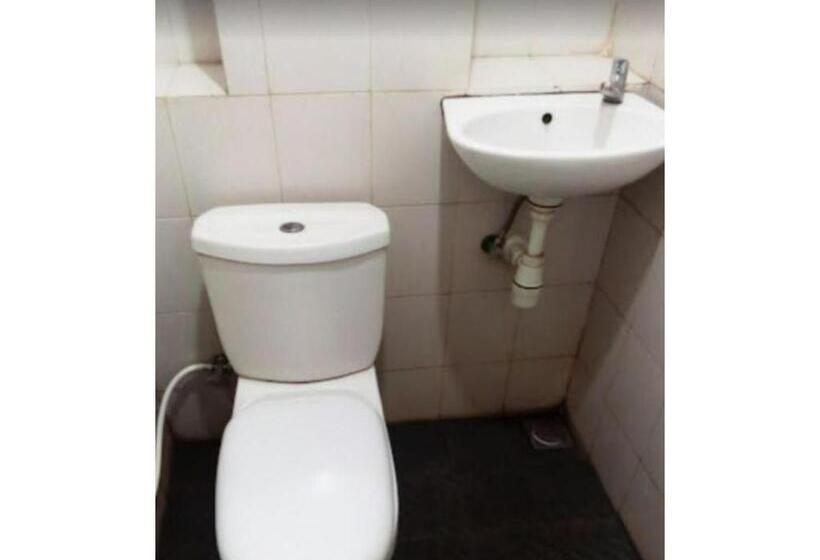 בית מלון כפרי Oyo Life 92779 Kost Arjuna