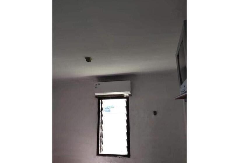 בית מלון כפרי Oyo Life 92779 Kost Arjuna