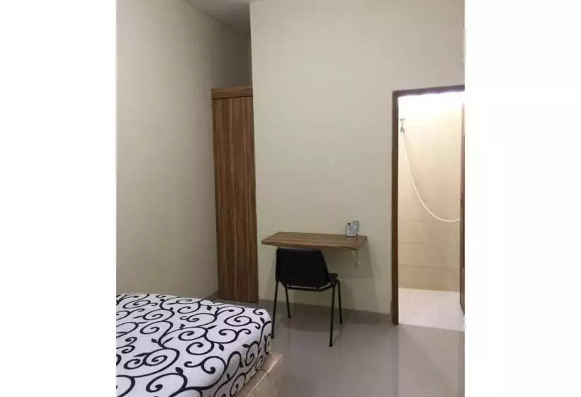 Hotelli Oyo Life 92779 Kost Arjuna