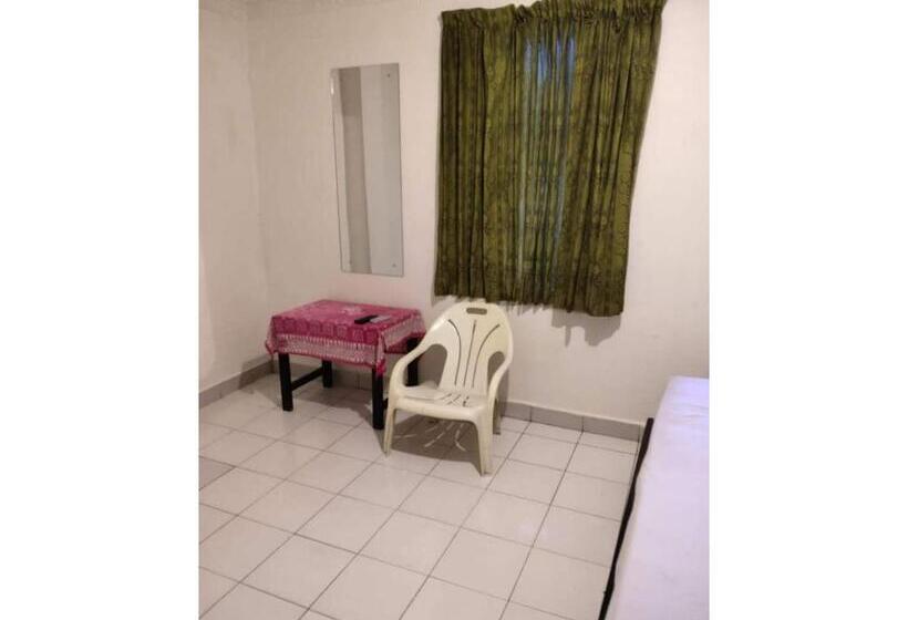 בית מלון כפרי Oyo Life 92779 Kost Arjuna