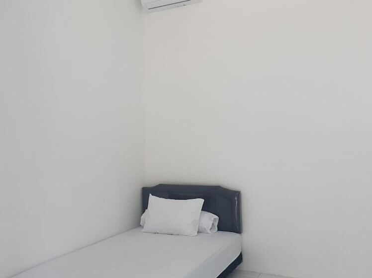 בית מלון כפרי Oyo Life 92780 Kost Bara