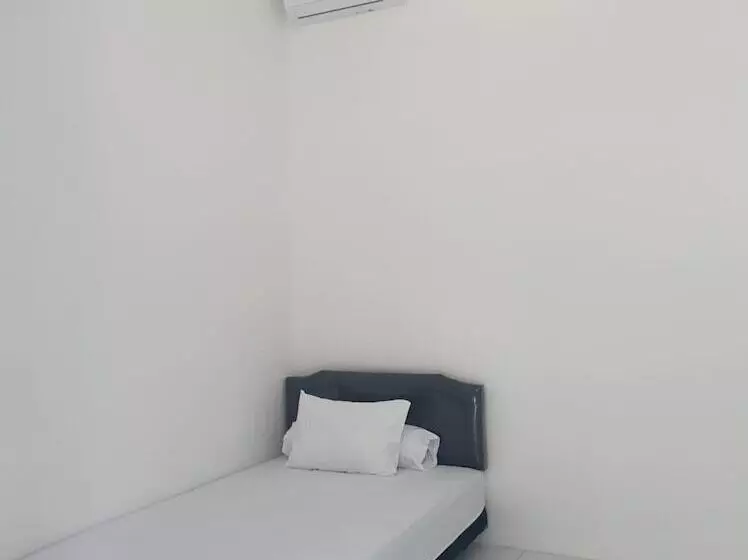 Hotelli Oyo Life 92780 Kost Bara