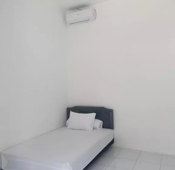 Hotelli Oyo Life 92780 Kost Bara