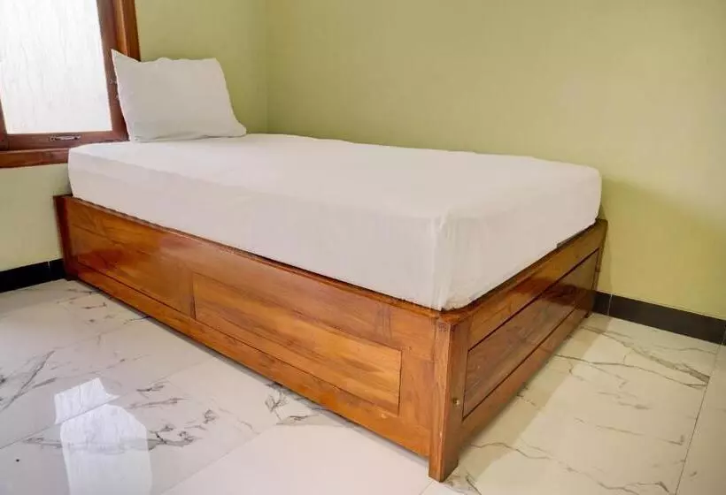 Hotelli Oyo Life 92922 Kost Bu Mala 1 Syariah