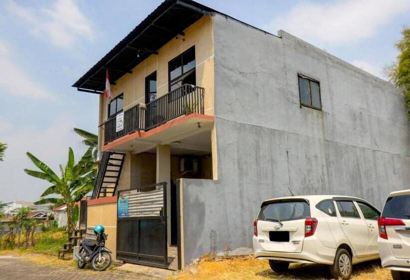 호텔 Oyo Life 92922 Kost Bu Mala 1 Syariah