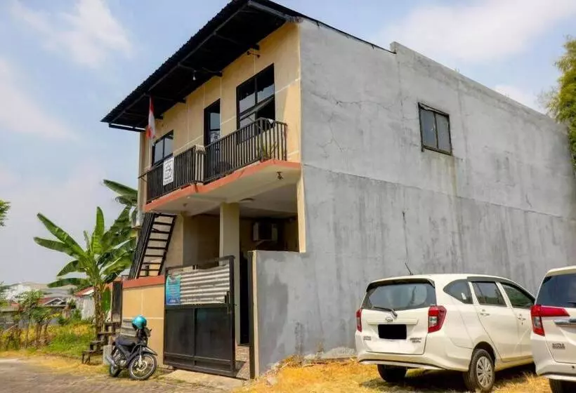 Hotelli Oyo Life 92922 Kost Bu Mala 1 Syariah