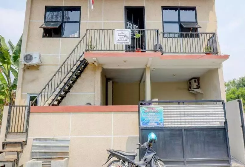 Hotelli Oyo Life 92922 Kost Bu Mala 1 Syariah