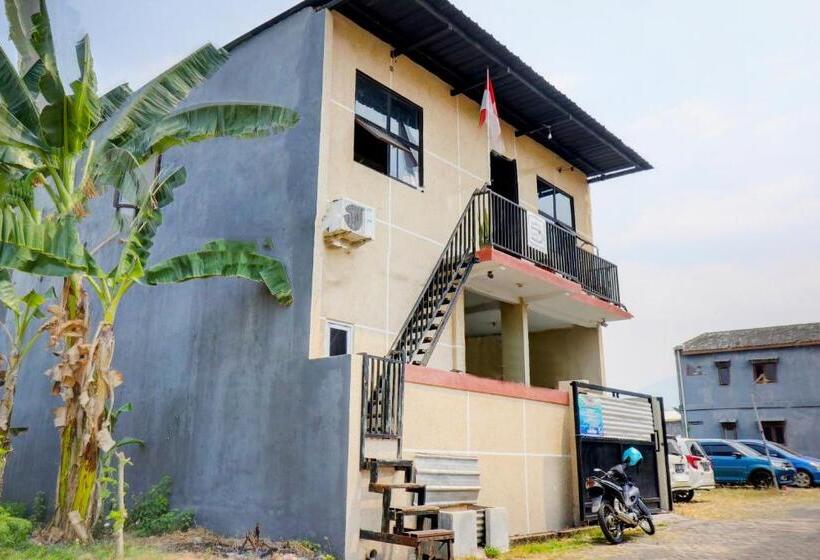 호텔 Oyo Life 92922 Kost Bu Mala 1 Syariah