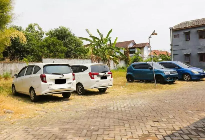 Hotelli Oyo Life 92922 Kost Bu Mala 1 Syariah