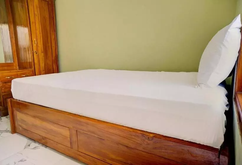 Hotelli Oyo Life 92922 Kost Bu Mala 1 Syariah