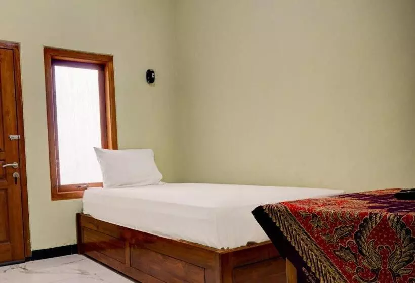 Hotelli Oyo Life 92922 Kost Bu Mala 1 Syariah